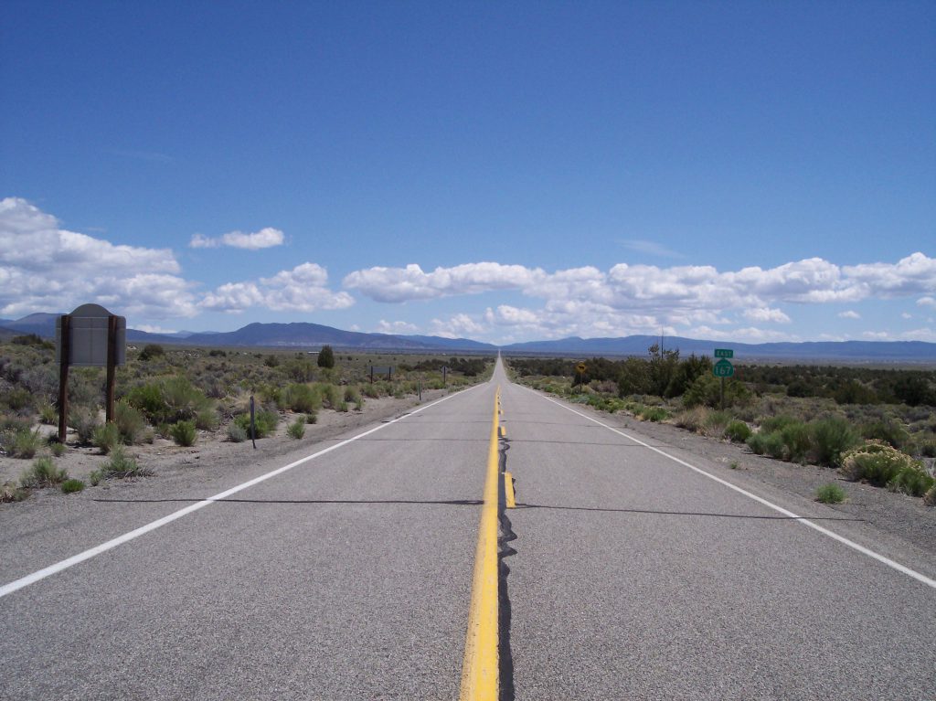 Highway am Monolake, USA