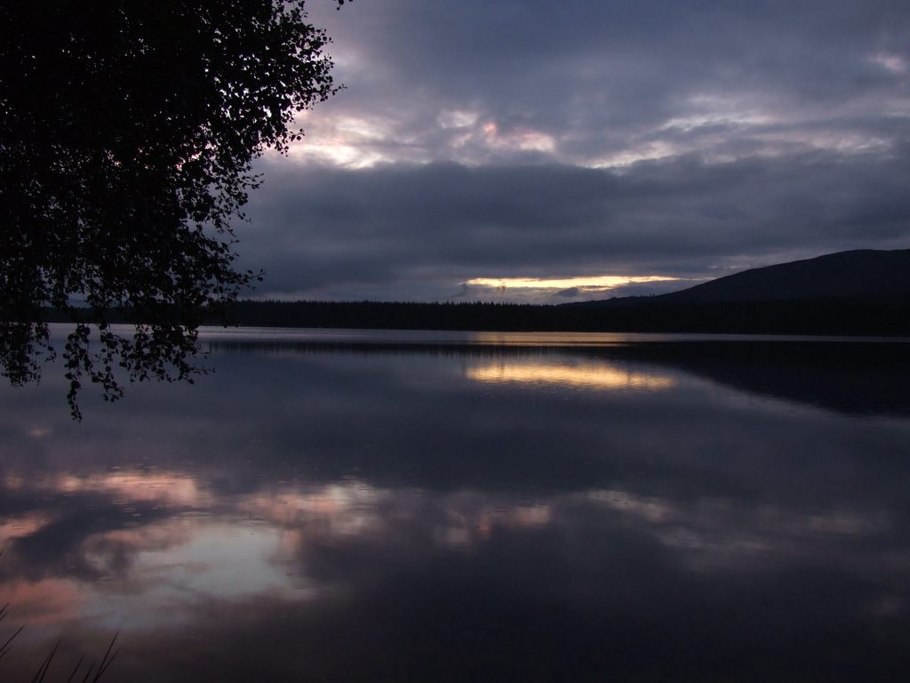 Loch Morlich bei Sonnenuntergang