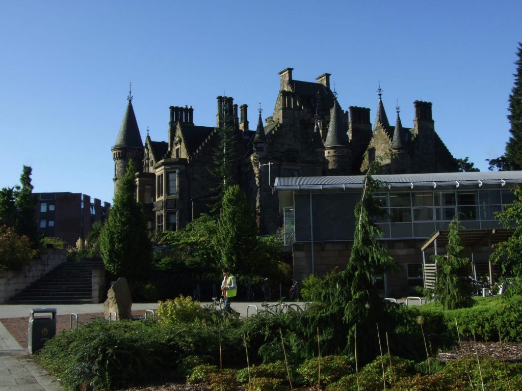 Gebäude auf dem Uni-Campus in Edinburgh