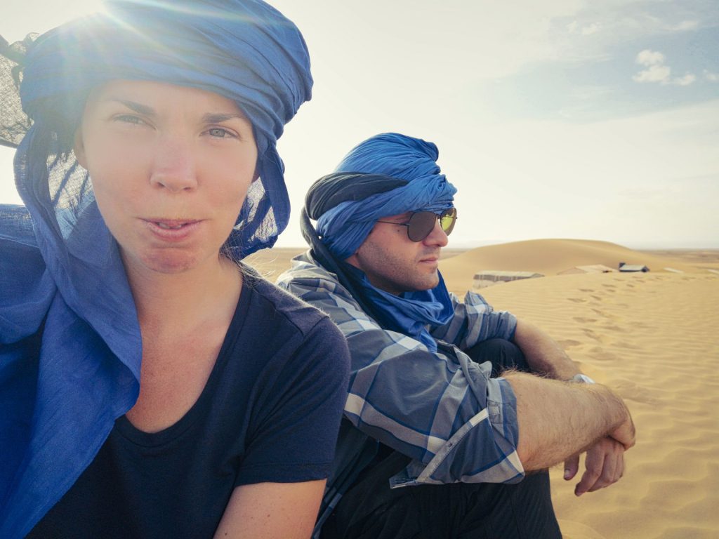 Debbie und Pierre mit Turbanen in Zagora