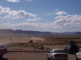 Nach der Tour am Visitor Center (Richtung Campingplatz im Westen) Am Monument Valley