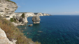 Klippen von Bonifacio, rechts am Horizont ist schon Sardinien Die Südspitze von Korsika