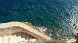 Die mythische "Treppe des Königs von Aragon" in Bonifacio, 2,50 € Eintritt, das haben wir uns gespart Treppe bei Bonifacio