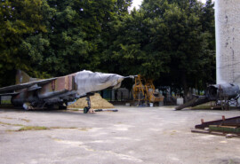 Ersatzteile gefällig? Der hier tut jedenfalls keinem mehr was! Ausrangierter Jet in Charkiw