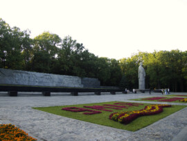 Gartenbau am Kriegerdenkmal Gartenbau am Kriegerdenkmal