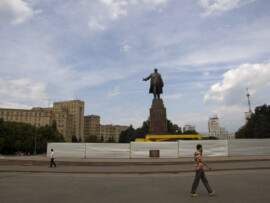 Die große Lenin-Statue auf dem Freiheitsplatz in Charkiw - sie wurde 2014 gestürzt Lenin-Statue in Charkiw