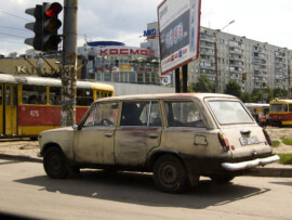 Hallo, hallo, die 80er rufen an und wollen ihr Auto zurück :D - Solange es fährt, ist ja alles gut Straßenverkehr in Charkiw