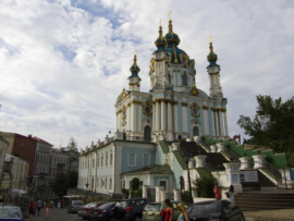 Die erste der vielen Kirchen mit goldenen Zwiebeln, die ich während der Reise in die Ukraine sah Kirche in Kiew